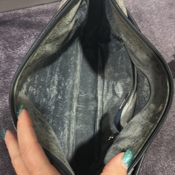 Project bag!!!Gucci Navy shoulder bag… Vintage!  12/2000!  PRICE DROP! - Picture 11 of 17